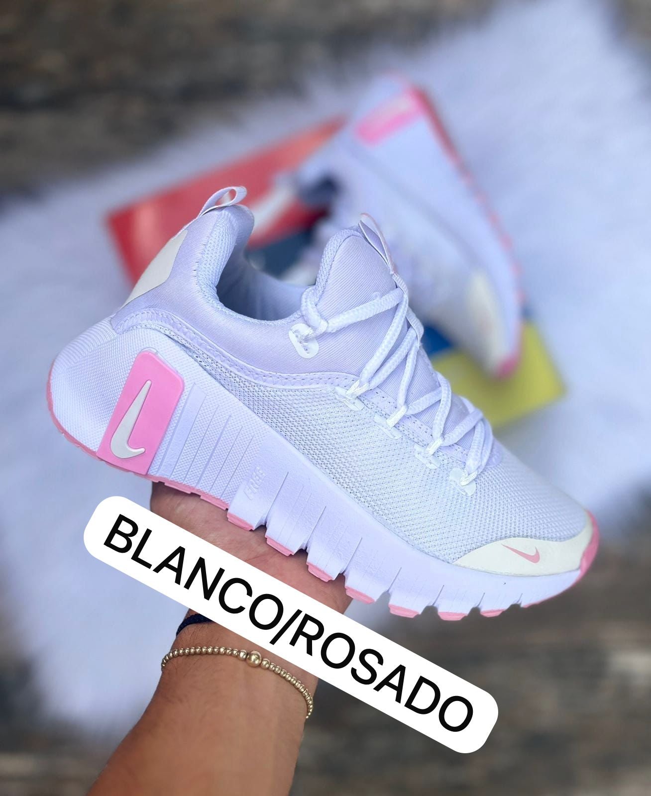 NIKE FREE